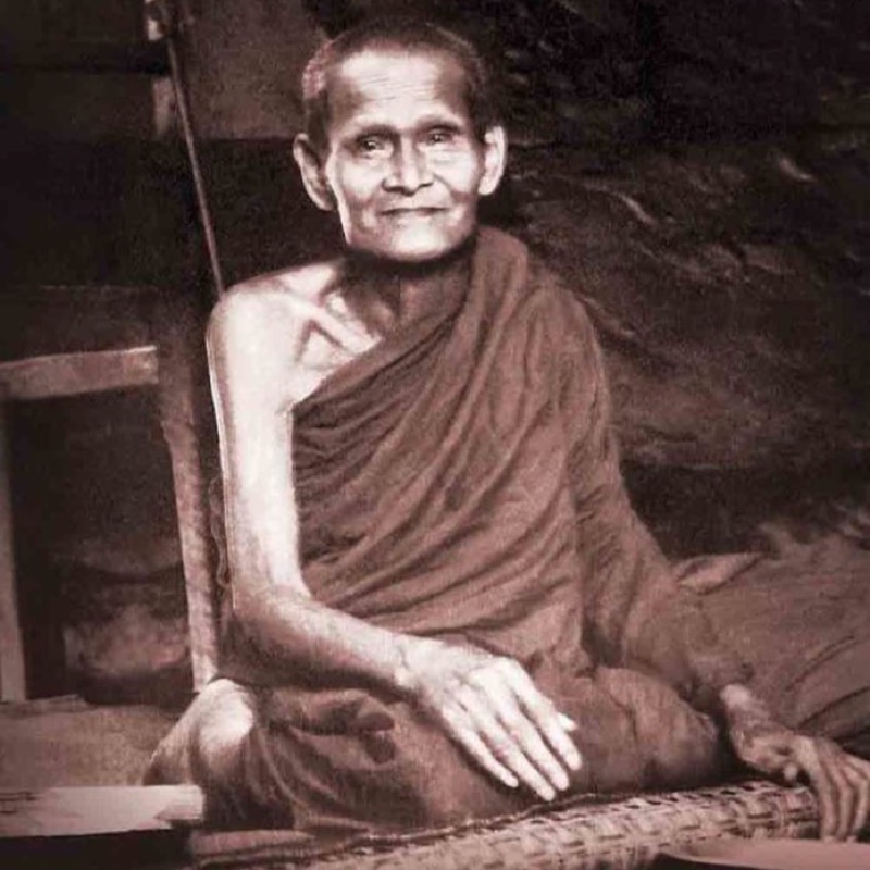 Luang Pu Khao Analayo